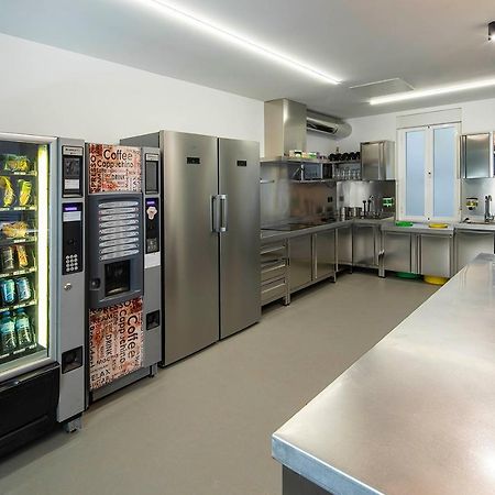 Bulezen Urban Hostel Понтеведра Екстериор снимка