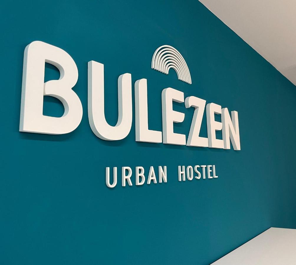 Bulezen Urban Hostel Понтеведра Екстериор снимка