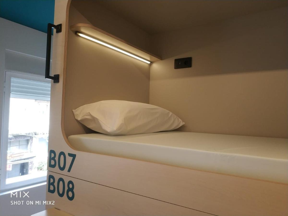 Bulezen Urban Hostel Понтеведра Екстериор снимка