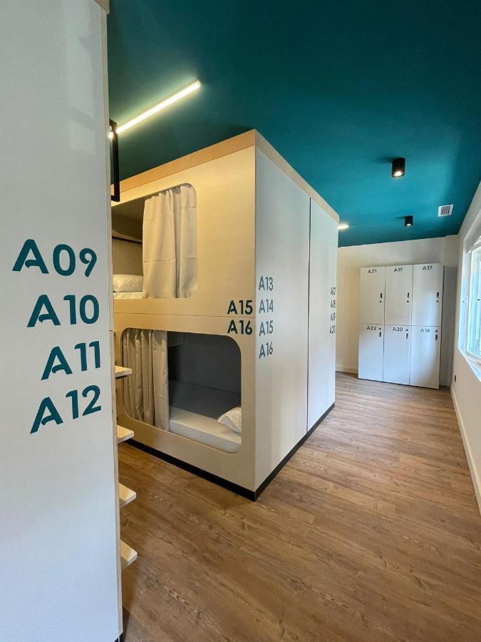 Bulezen Urban Hostel Понтеведра Екстериор снимка