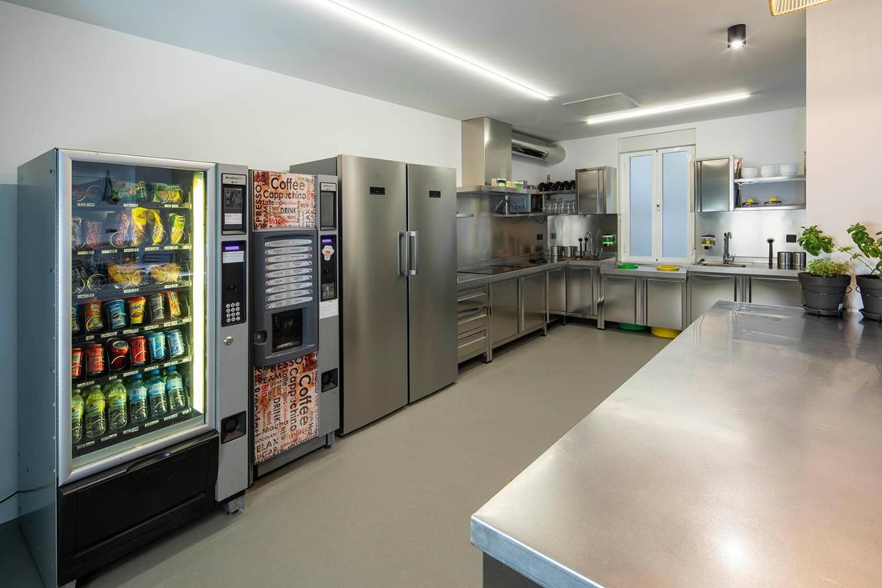 Bulezen Urban Hostel Понтеведра Екстериор снимка
