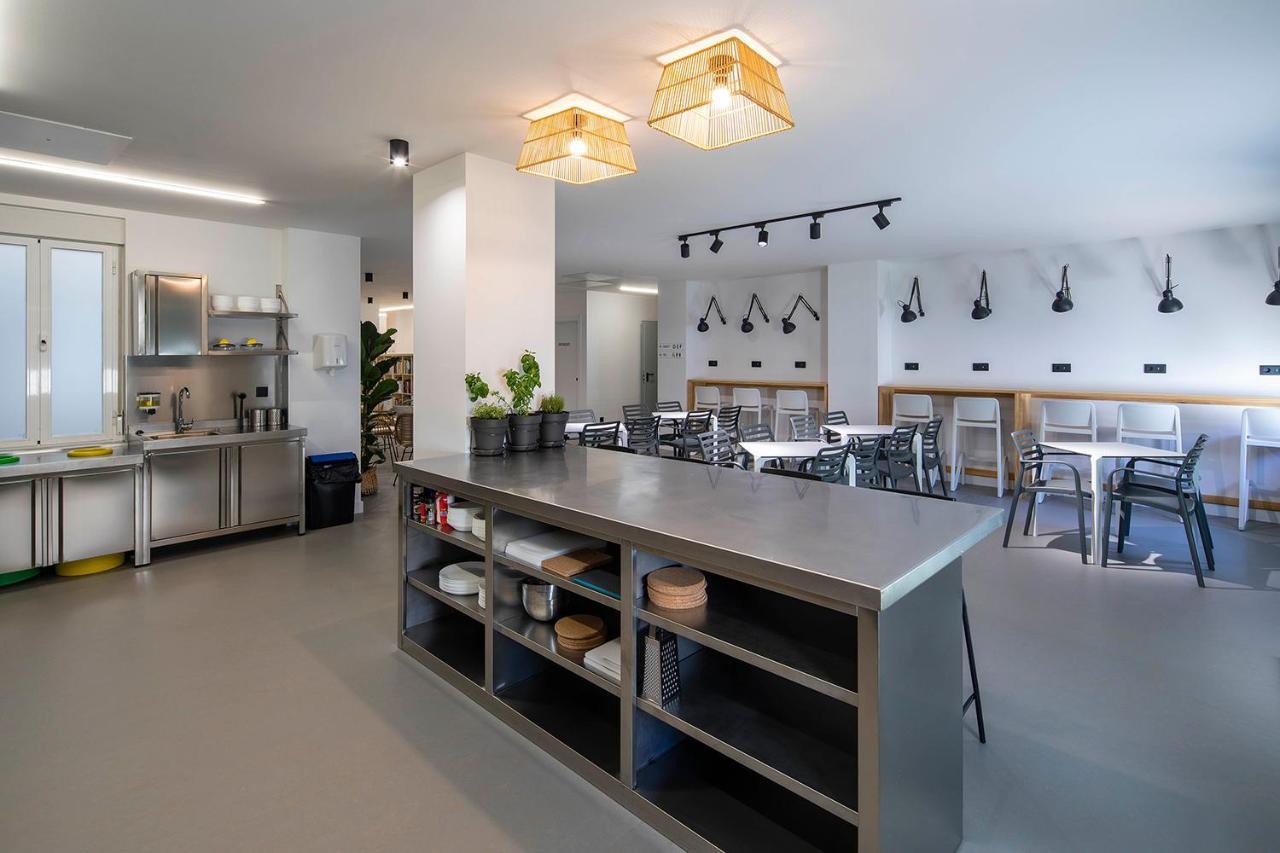 Bulezen Urban Hostel Понтеведра Екстериор снимка