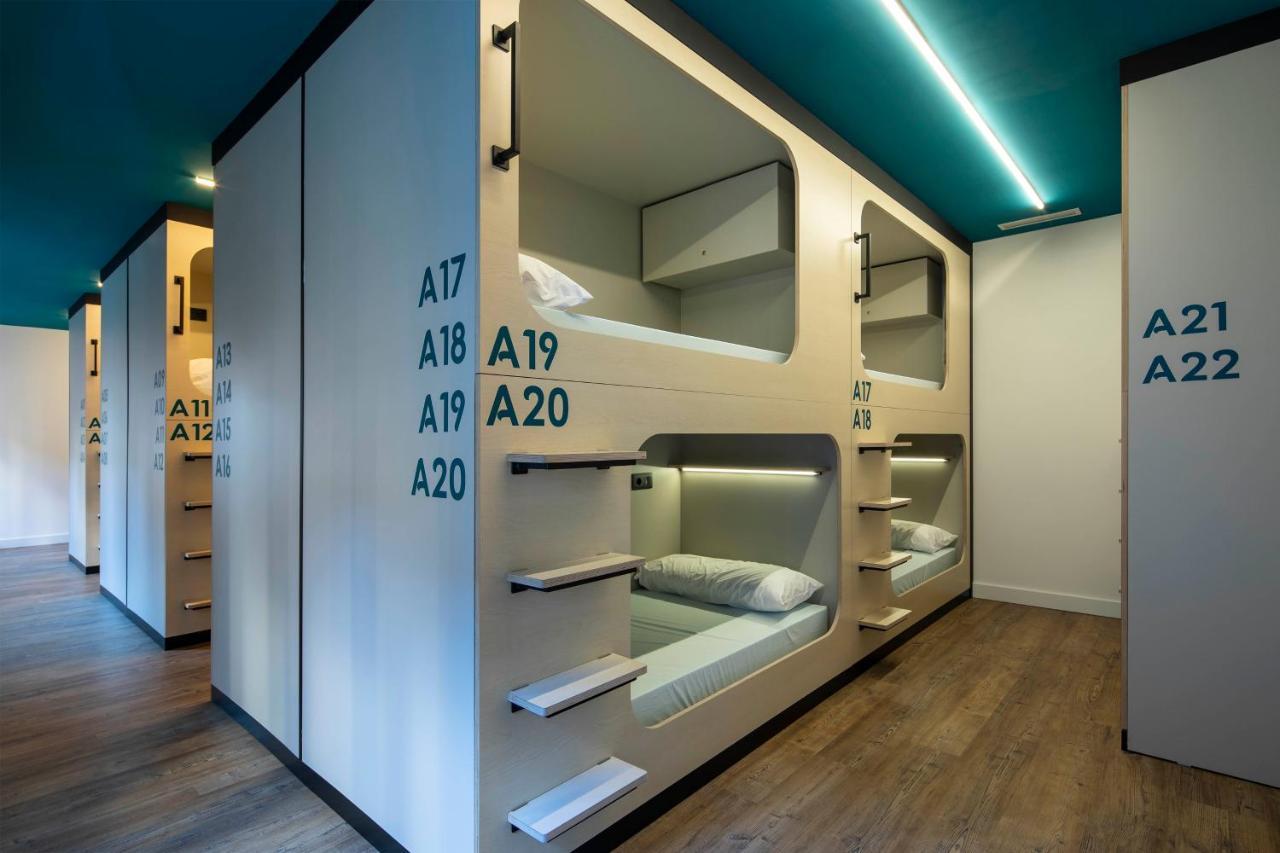 Bulezen Urban Hostel Понтеведра Екстериор снимка